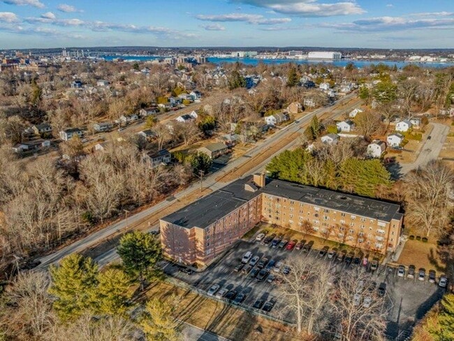 Building Photo - 70 Farmington Ave