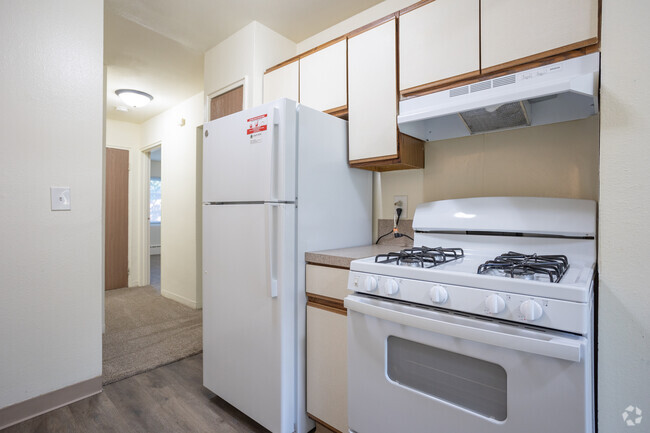 1 BR, 1 BA - 760sf - Oakview Apartments