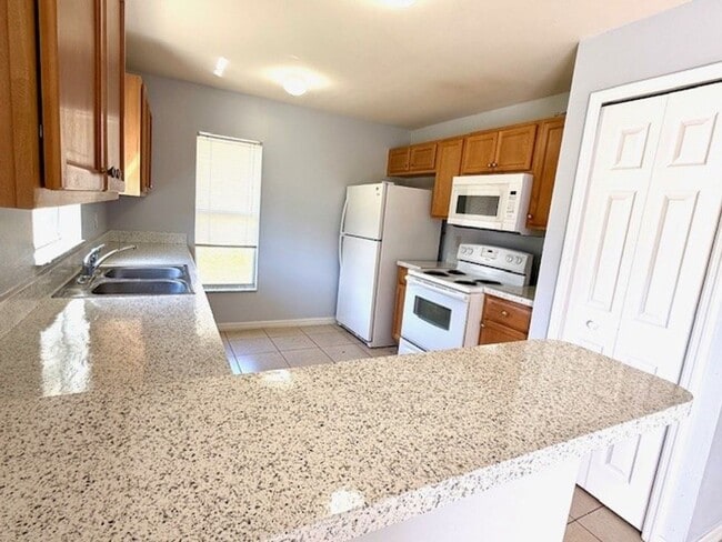 Building Photo - AVAILABLE NOW!! CALL TO SCHEDULE SHOWING!!