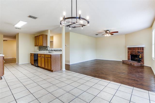 Building Photo - 2368 Somerset Dr