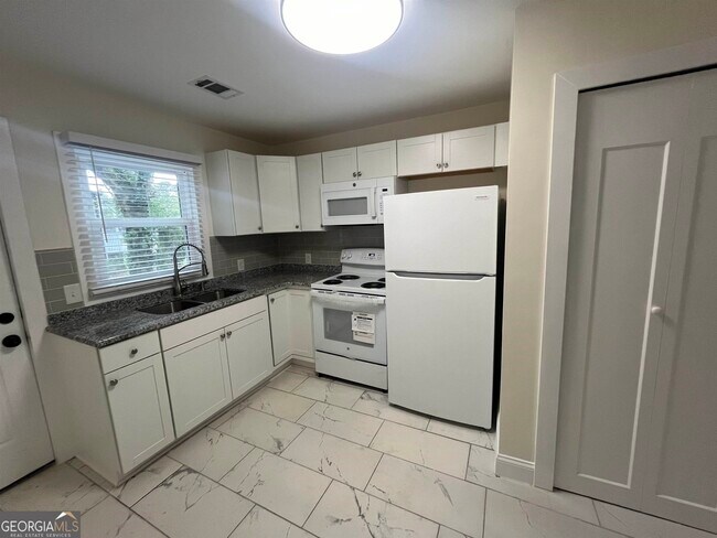 Foto del edificio - 843 Norwood Rd SE