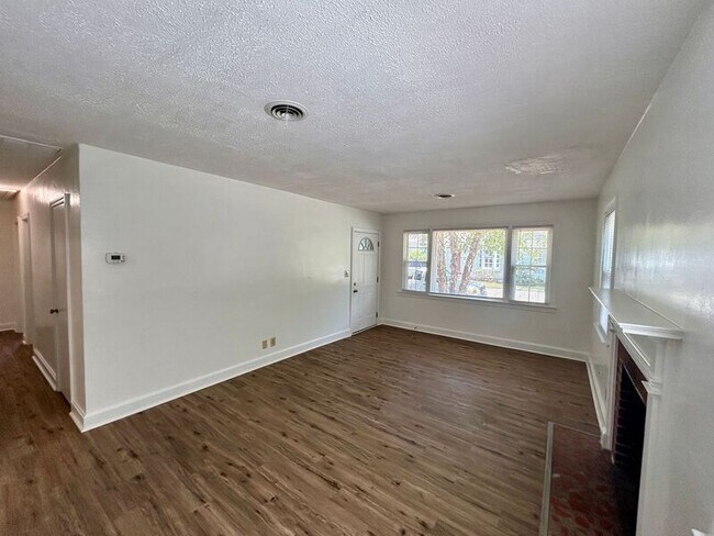 Foto del edificio - 106 Indian Springs Rd