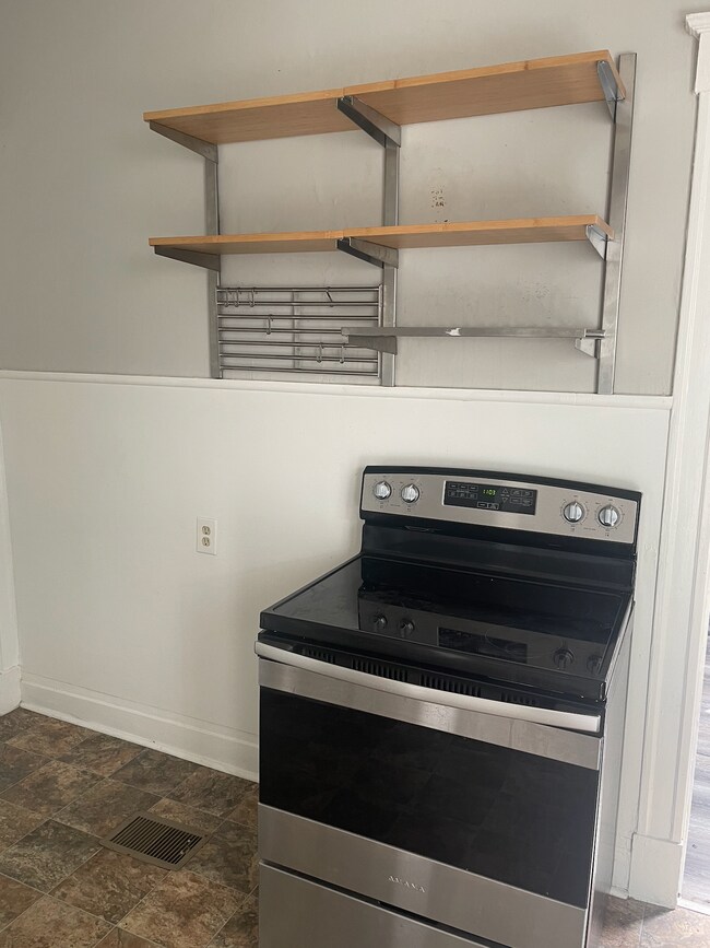 Kitchen - 4149 Chambers St