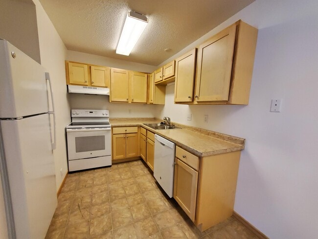 Building Photo - 3223 Scenic Dr