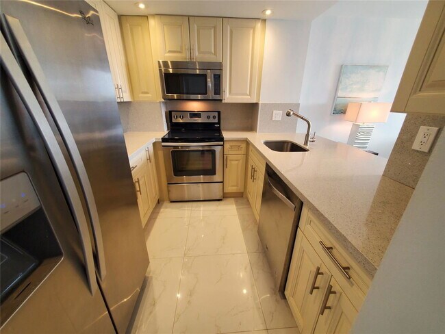 Foto del edificio - 3031 N Ocean Blvd