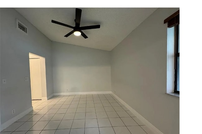 Building Photo - 710 Congressional Way