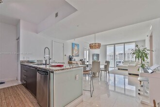Building Photo - 951 Brickell Ave