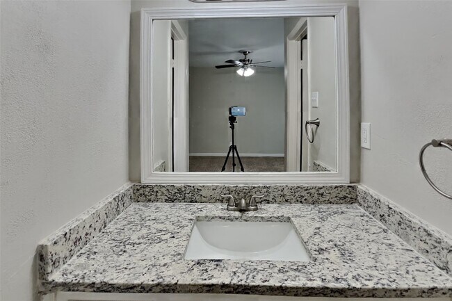 Foto del edificio - 29107 Sedgefield St