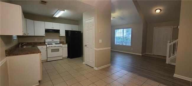 Building Photo - 2214 Hidden Creek Dr