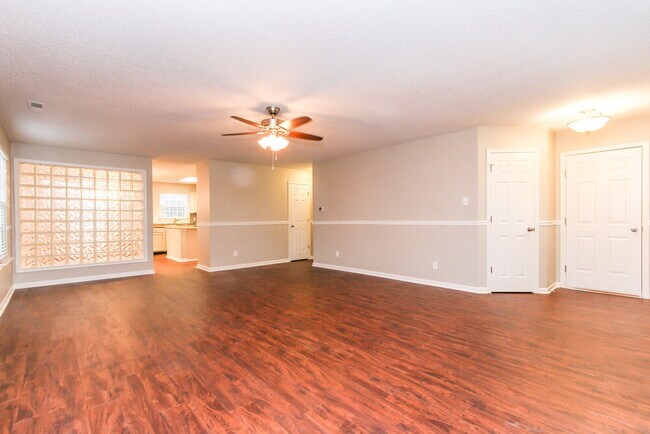 Foto del edificio - 2425 Woodmont Ct