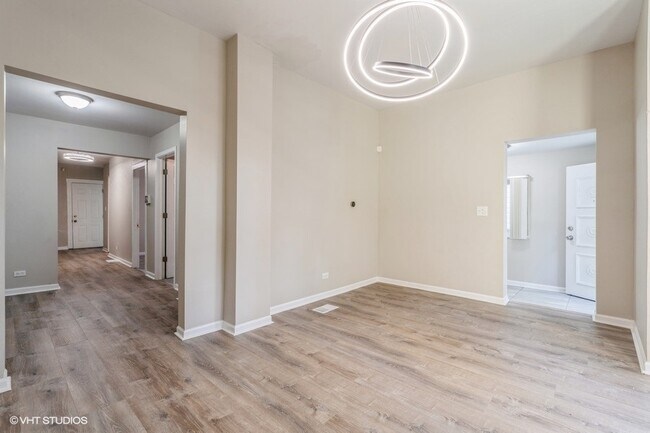 Building Photo - 2823 E 93rd St