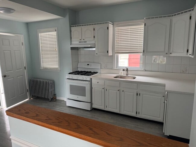 Photo - 165 Grant Ave House