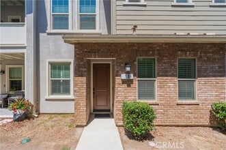 Building Photo - 18 Jaripol Cir