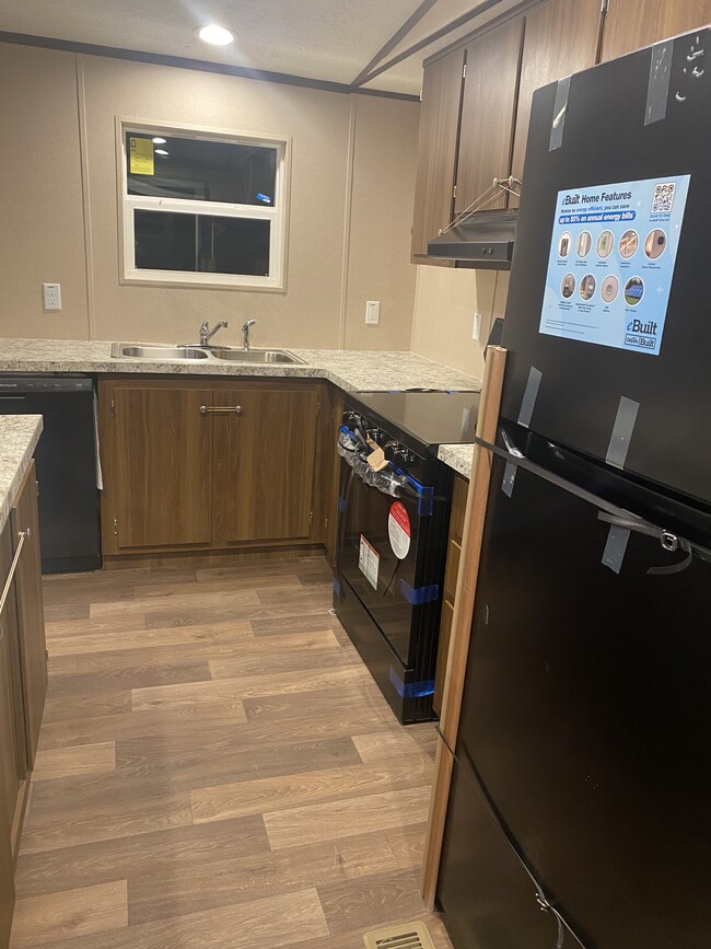 Foto del edificio - 339 Water Brook Dr