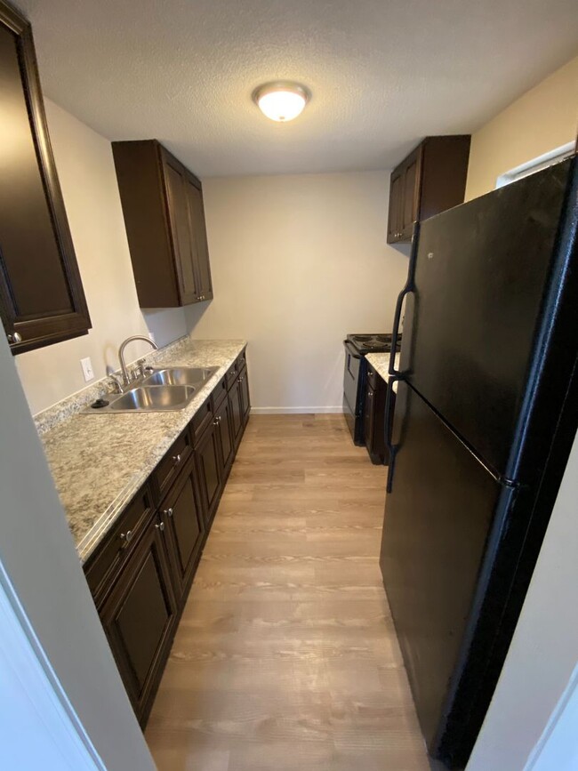 Building Photo - 2 Bedroom Ground Level Apartment in Columbia
