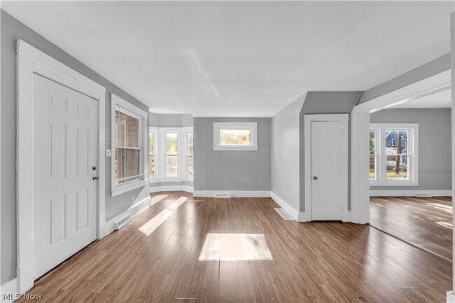 Building Photo - 3624 Archwood Ave