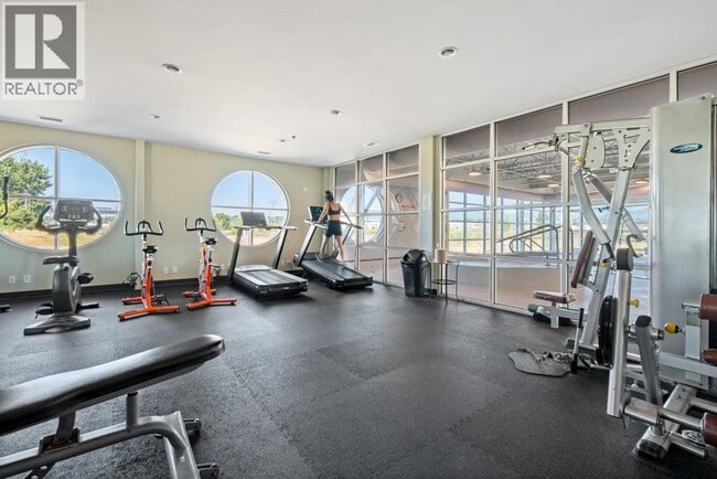 Building Photo - 10155 River Dr