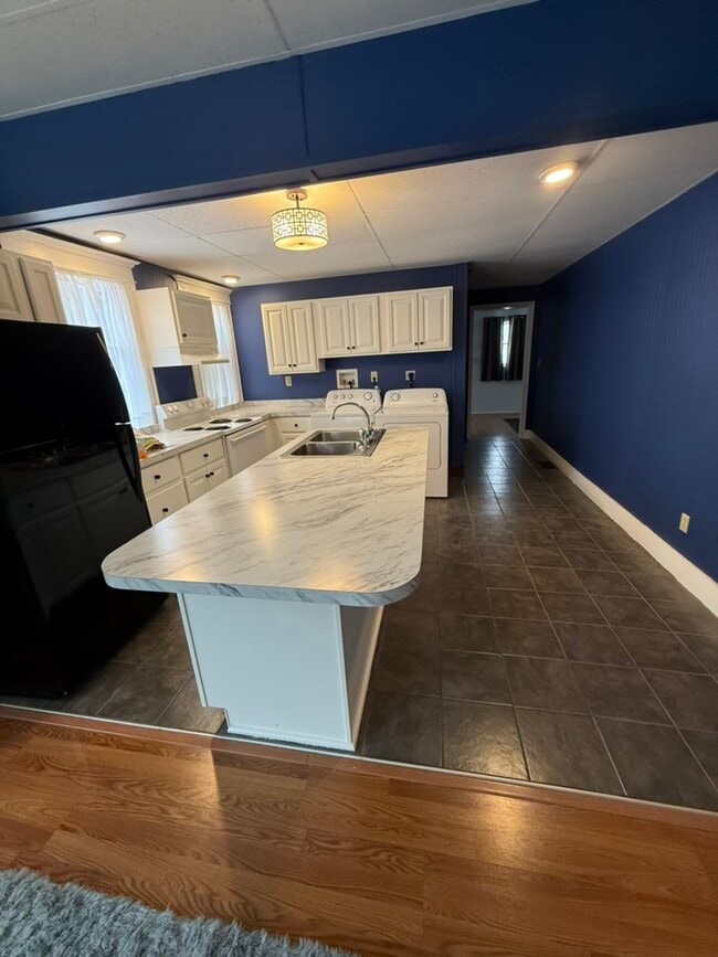 Building Photo - 7 Bacon St