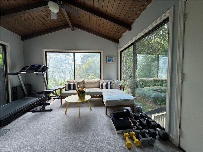 Foto del edificio - 15 Bliss Mine Rd