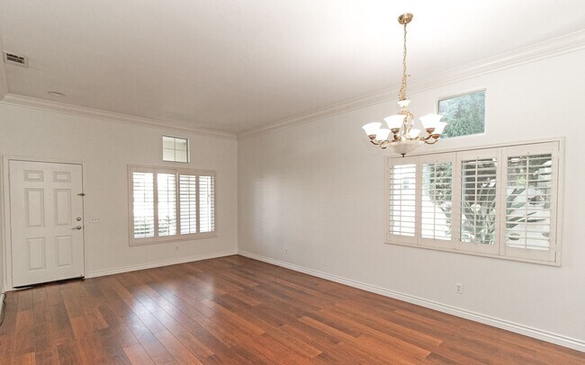 Building Photo - Single Story 4 Bedroom Home in Oceanside!