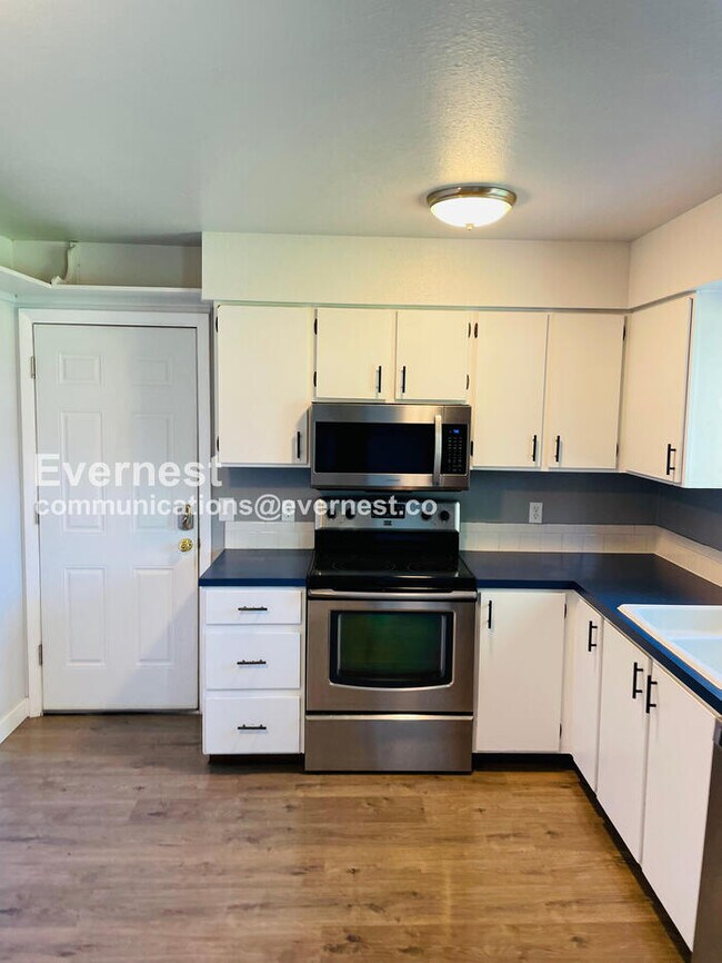 Foto del edificio - 1701 Ridgewood Rd