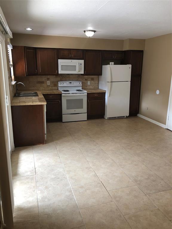 Building Photo - 5835 W Sunforest Dr