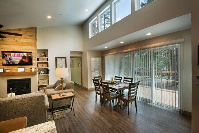 Building Photo - 2643 Mariposa Ave