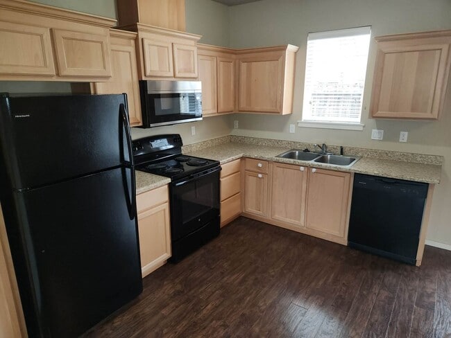 Building Photo - M2224