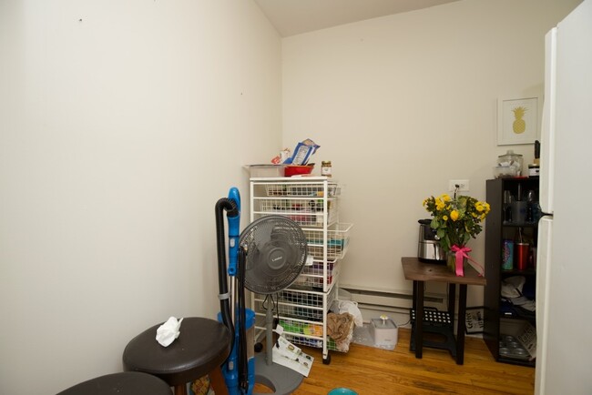 Foto del edificio - 837 W Cornelia Ave