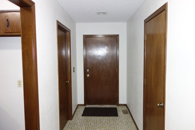 Building Photo - 7318 S Darlington Ave