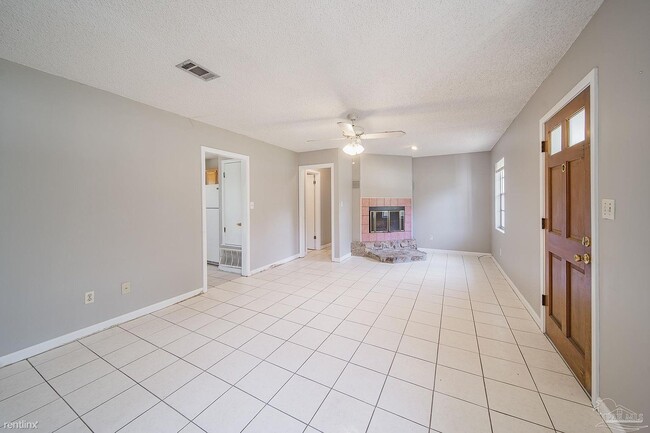 Building Photo - 2 br, 2 bath House - 7010 NE Oakfield Rd