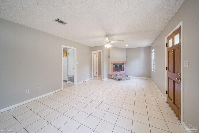 Foto del edificio - 2 br, 2 bath House - 7010 NE Oakfield Rd