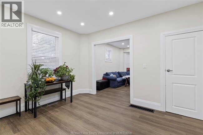 Building Photo - 114 Elm Ave