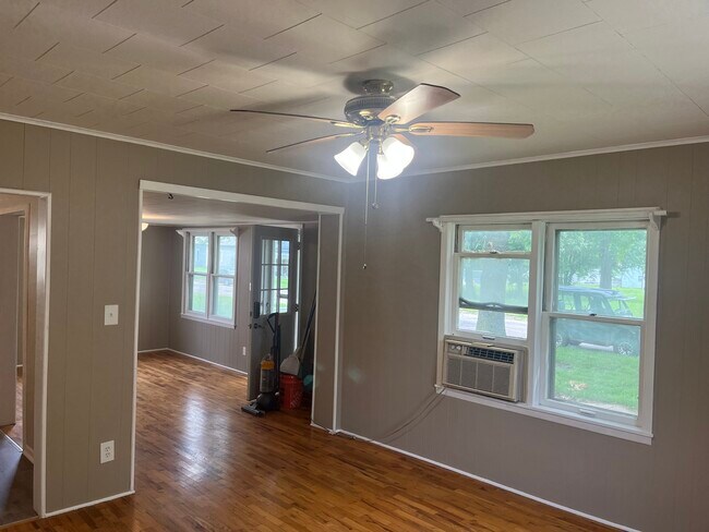 Foto del edificio - 212 W 5th St