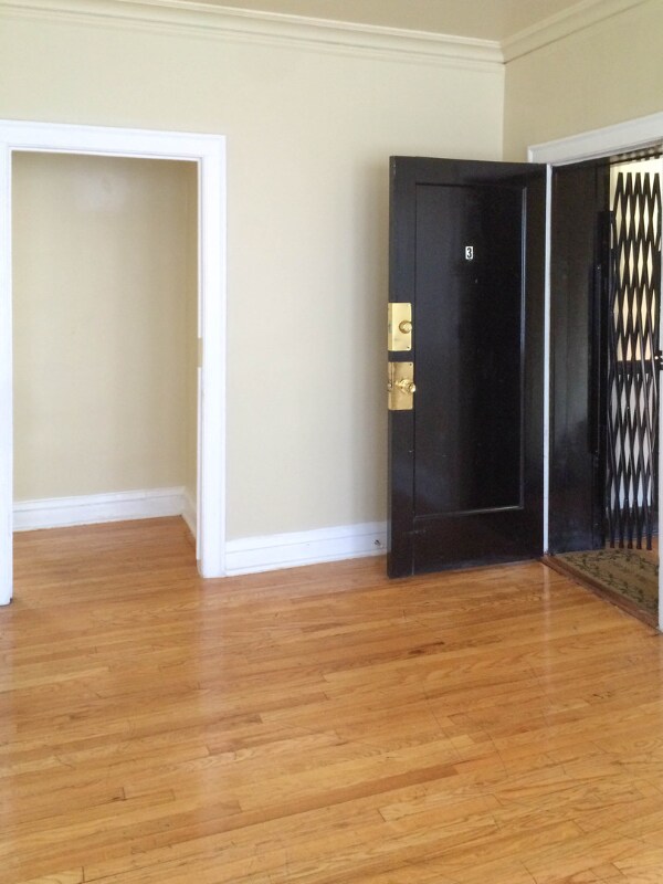 Foto del edificio - 1643 W 80th St