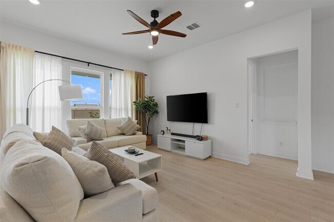 Foto del edificio - 20240 Smedley Dr
