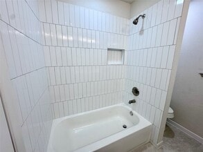 Building Photo - 2301 N Thompson St