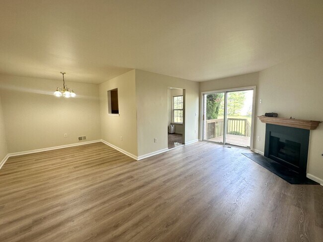 Foto del edificio - 3 bedrooms, 2.5 bathrooms