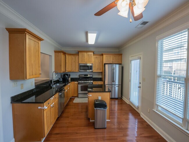 Building Photo - 4 Bedroom Townhome in Smyrna