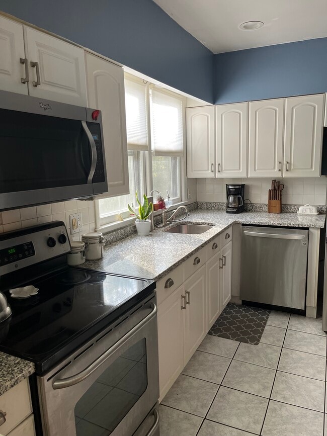 Kitchen - 48 Dawn St