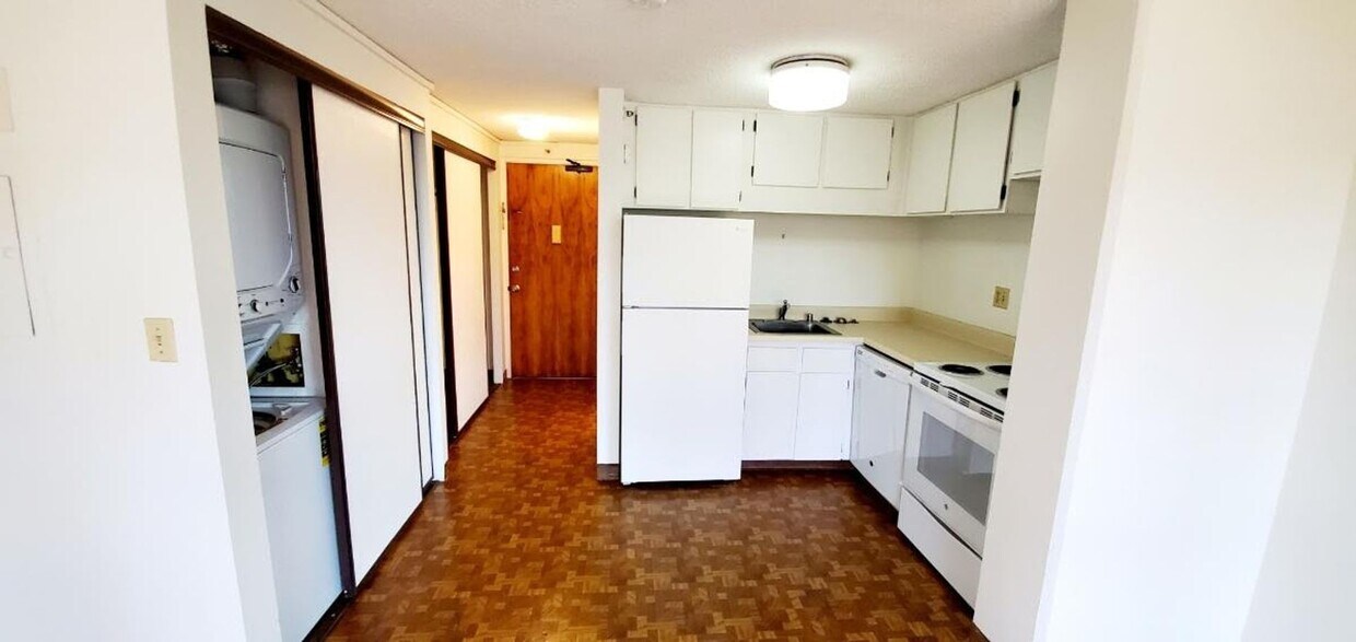 Primary Photo - 2724 Kahoaloha Lane #1502- Large Studio