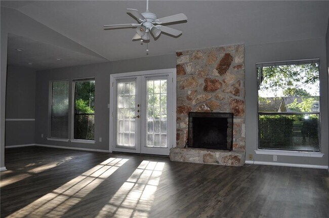 Building Photo - 6003 Sun Vista Dr