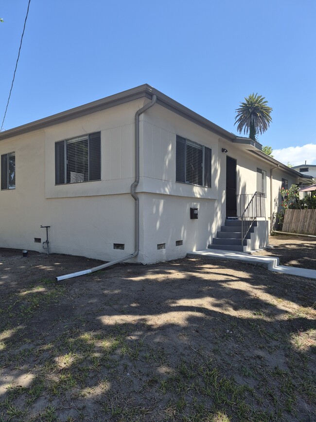 Building Photo - 511A Strand St