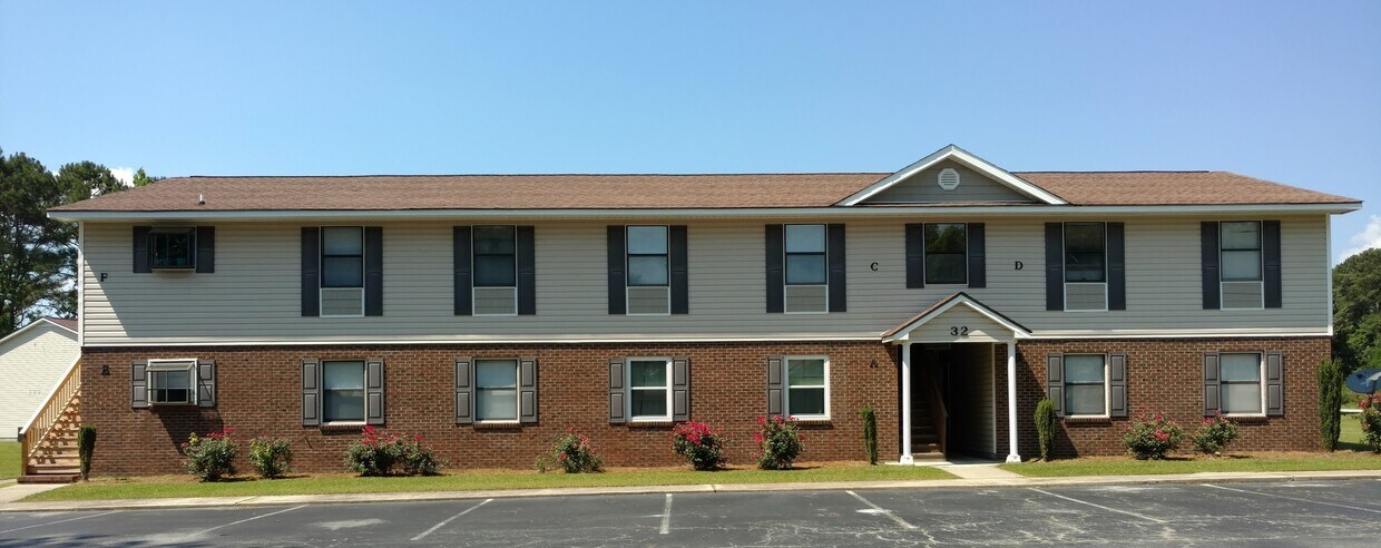 Foto principal - Large 2 bedroom 1 bath unit - upstairs