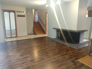 Building Photo - 527 W Dewey St