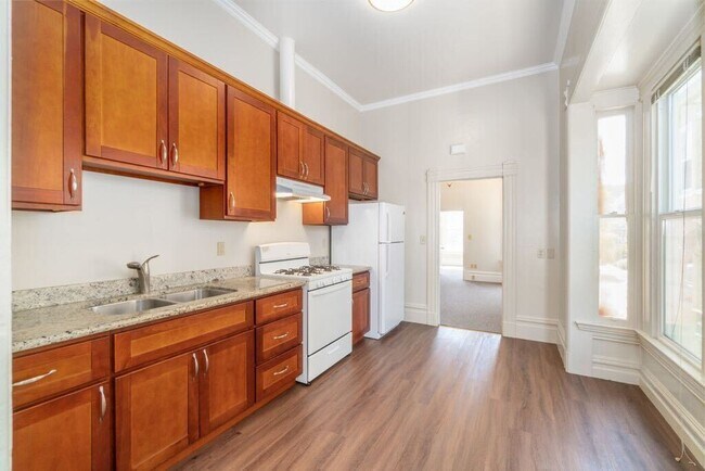 Building Photo - 1823 Encinal Ave