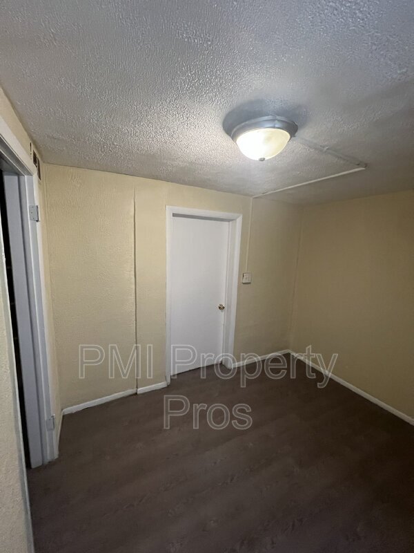 Building Photo - 2215 S 19th St