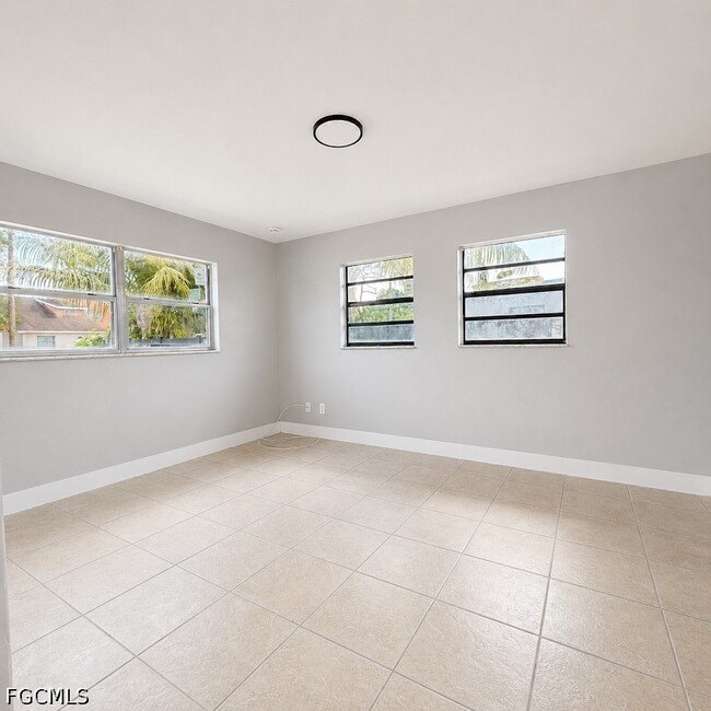 Building Photo - 1572 Cypress Dr