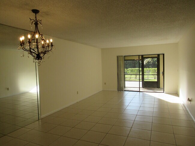 Building Photo - 7879 Willow Spring Dr