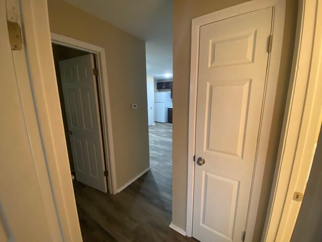 Building Photo - 400 Algerita Dr